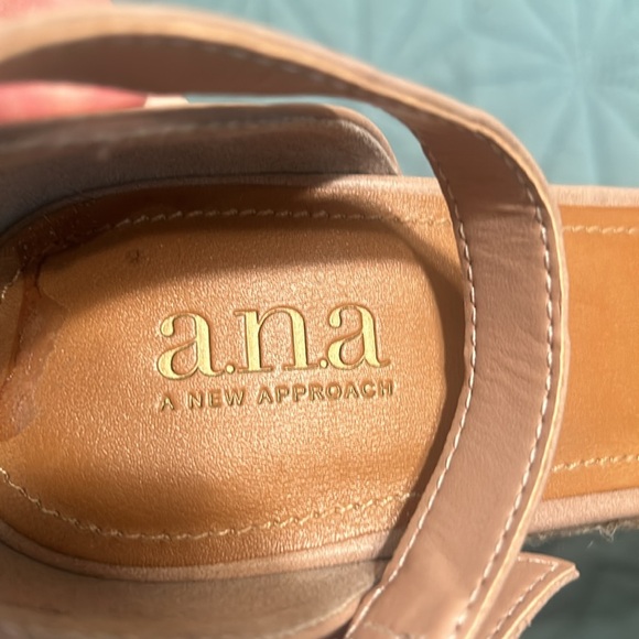 LIKE NEW! a.n.a. 3.5" wedge Brenda sandal in beige/light pink 9M w/ ankle strap - Picture 13 of 14
